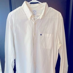 Light, crisp, casual white button down perfect as we head into the summer!